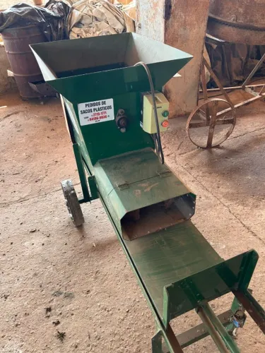 Máquina de ensacar silagem