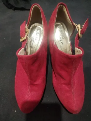 Sapatos Vermelhos de Salto Alto 38
