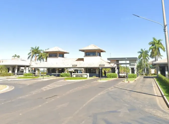 CASA SOBRADO RÚSTICA NO ALPHAVILLE 1, SENDO 4 SUÍTES, MOBILIADA, C/ PISCINA E GOURMET, ENE