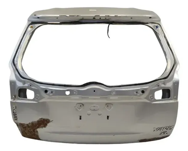 Tampa Traseira Toyota Yaris Hatch XL 2023/2025 Ty4369