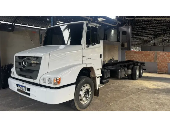 Mercedes-benz Atron 2013