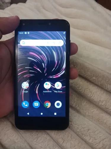 Celular para uso cotidiano funcionando perfeitamente 