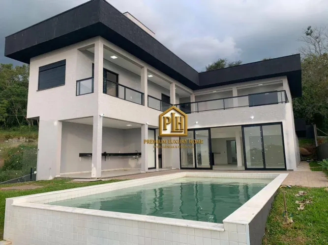 Casa nova em condomínio em Atibaia