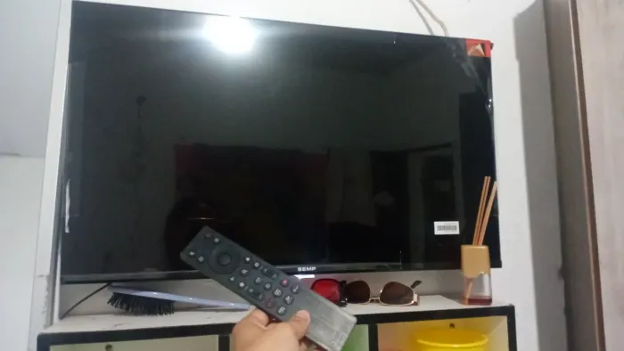 Vendo TV 32 polegadas pouco tempo de uso tenho todos os papéis dela zap(98)9- *