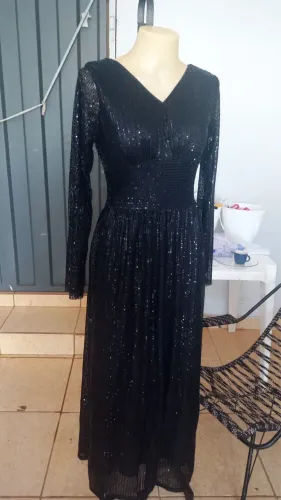 Vestido preto de festa