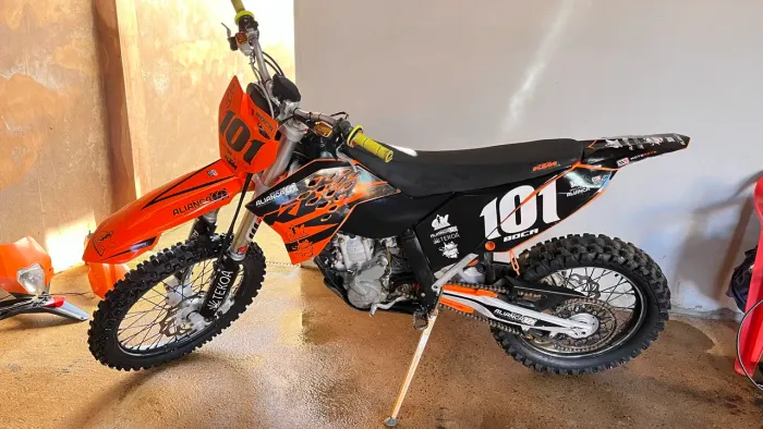 ?Aceito troca por carro, moto de rua ou volta em dinheiro. Analiso propostas.?