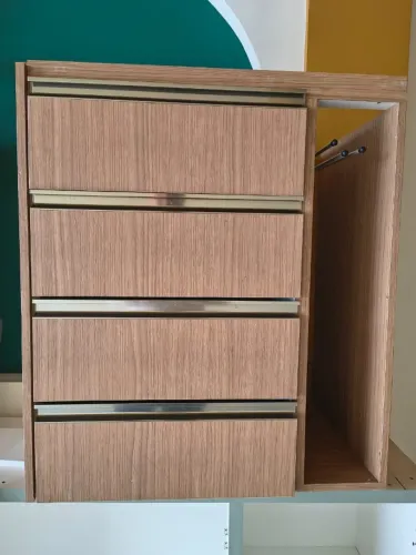 Vendo 2 Armários de cozinha, 1 com 4 gaveteiros e porta pano de prato e Armar prateleira