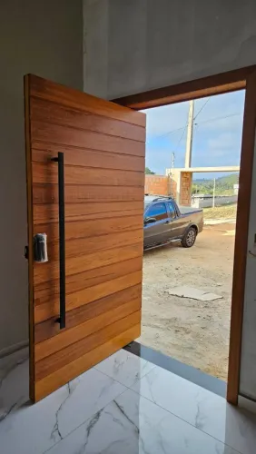 Portas Pivotantes