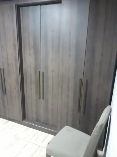 Troco guarda roupa grande pra ir rápido só 150 pila