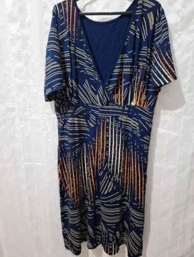 Vestido azul com listras