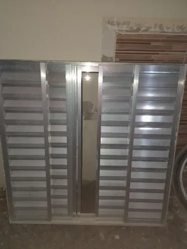Vende se duas janelas para quartos uma medindo 1.0x1.0 metros e a outra 1.20 x1.0 .