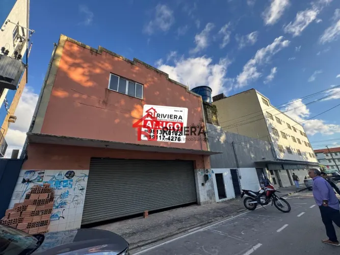 Prédio Comercial para Locação no Bairro João Paulo, São Luís-MA: 1 Banheiro, 1.000m² de Ár