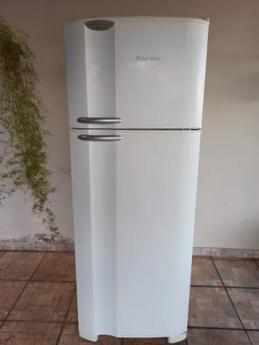 São Lourenço, MG -Geladeira 480 Litros Eletrolux