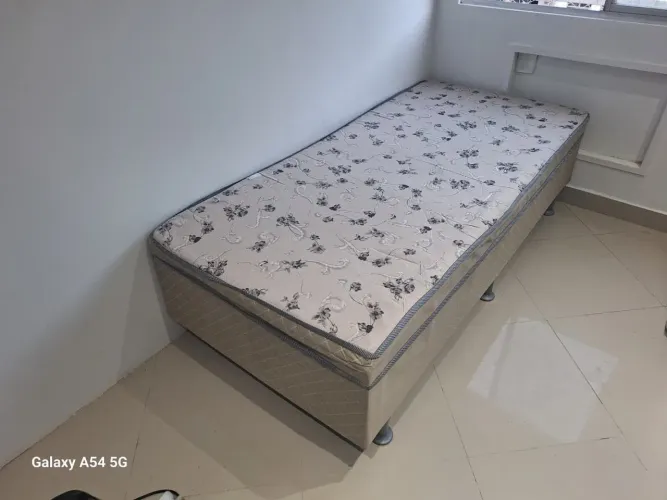 Cama com colchão acoplado