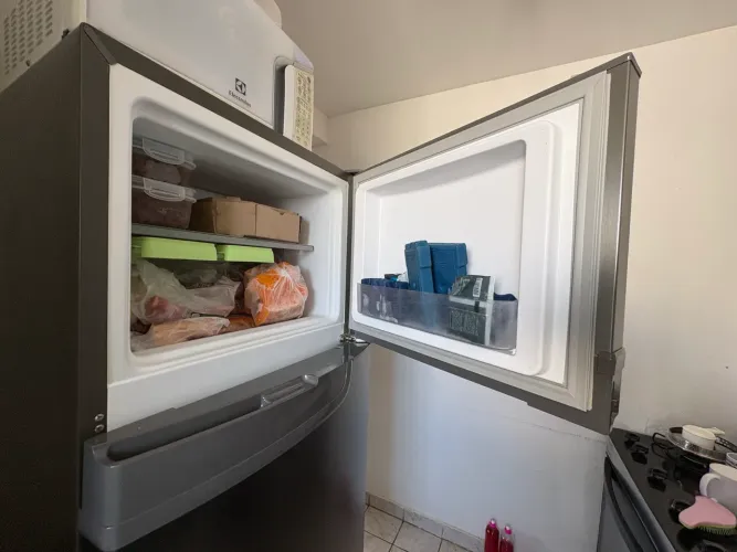 Refrigerador Consul Frost Free Duplex de 340 Litros na cor Inox (Evox).