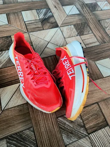 Tênis de trail! Adidas terrex agravi ultra modelo para alta performance .