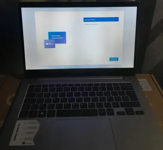 Vende-se um notebook Samsung galaxy Book Go.