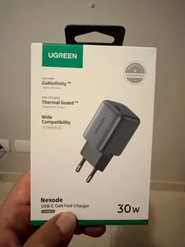 Carregando Ugreen mini gan Fast charger 30w USB c