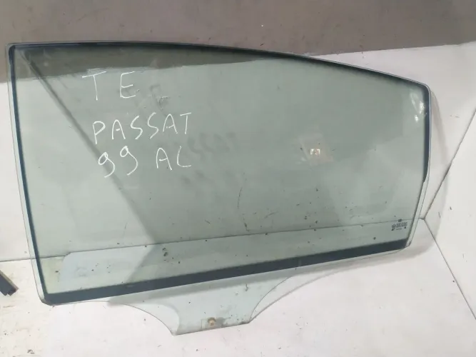 Vidro traseiro esquerdo VW Passat 99 sedan