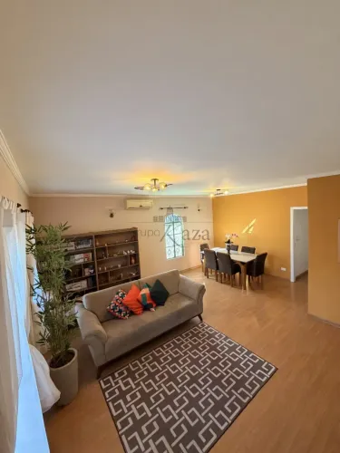Casa - Bosque dos Eucaliptos - 3 Dormitórios com Edícula - 250m².