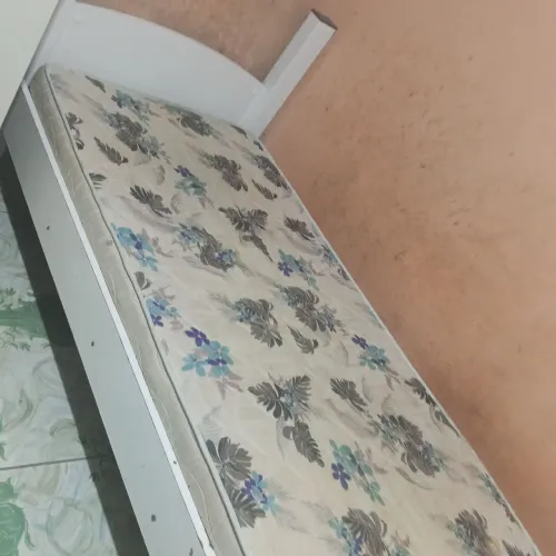 Cama de solteiro em perfeito estado de uso