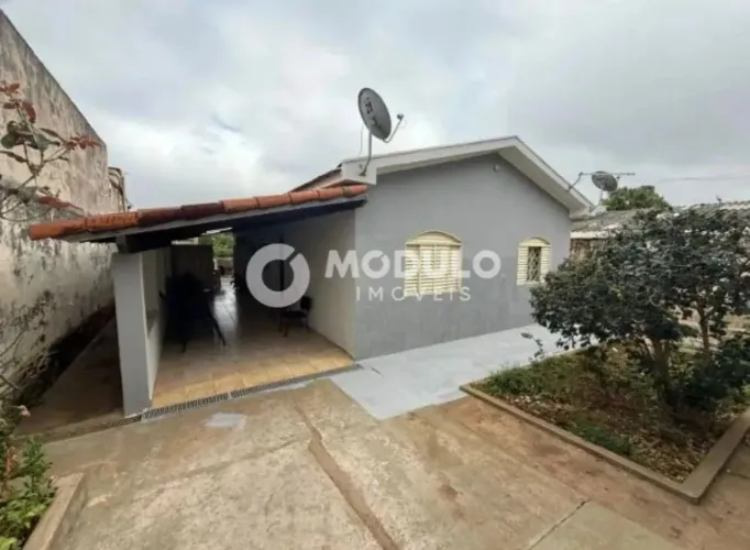 CASA RESIDENCIAL à venda, 3 quartos, 1 suíte, 3 vagas, BOM JESUS - Uberlândia/MG