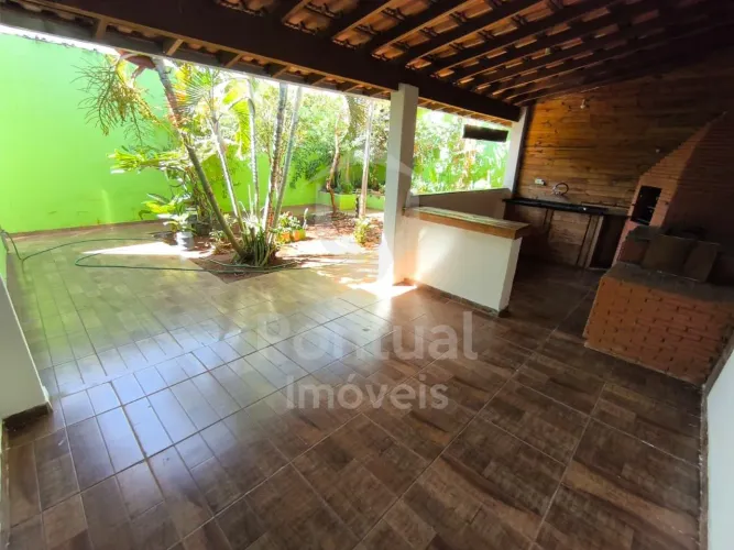 Casa para aluguel, 3 quartos, 1 suíte, 3 vagas, GRANADA - Uberlândia/MG