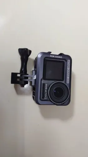 Câmera de Ação DJI, com suporte metálico