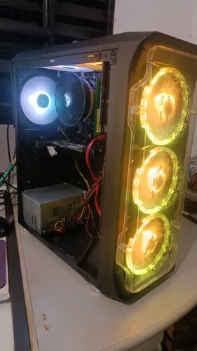 Pc core i5 8GB de ram placa mãe e processador e gabinete de vidro novos com controladora
