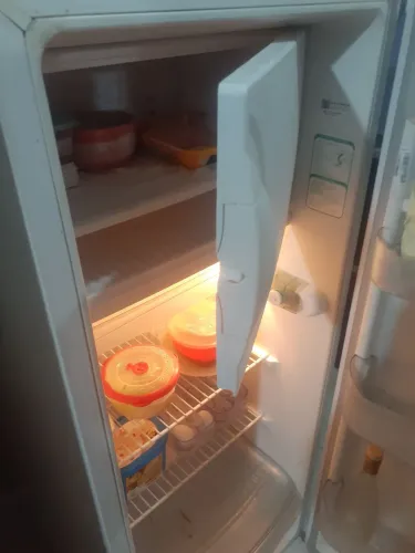 Vendo uma geladeira Consul degelo semi-nova