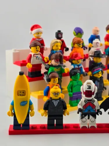 Expositor Escada Para Lego com compartimento 