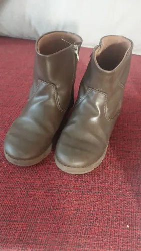 Vendo bota infantil menina