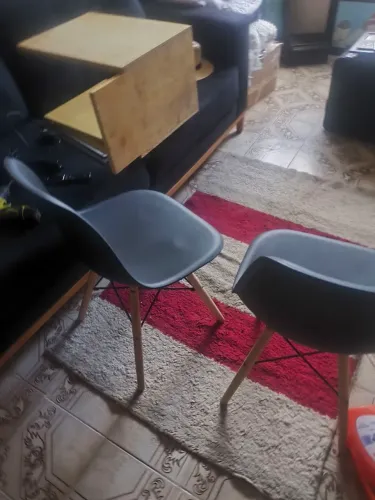 Conjunto de mesa e duas cadeiras