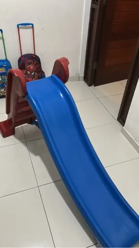 Escorregador infantil