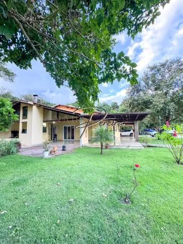 Casa térrea no Condomínio Flor do Cerrado venda 375 m² 4 suítes em Flor do Cerrado - Cuiab