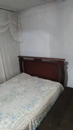 Cama de casal madeira pura e guarda roupa