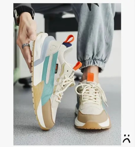 Tênis branco com detalhes 