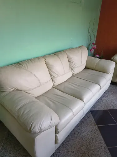 Sofá 3 e 2 lugares em couro
