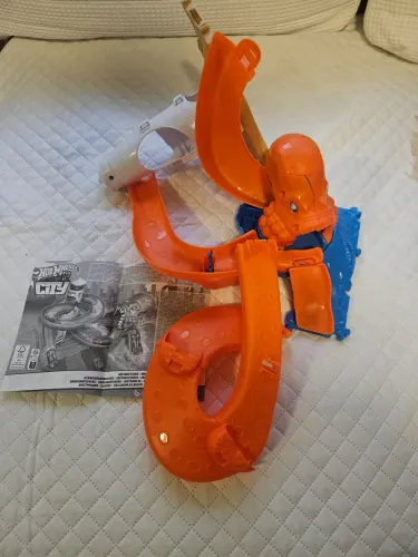 Pista Hot wheels monstros Polvo