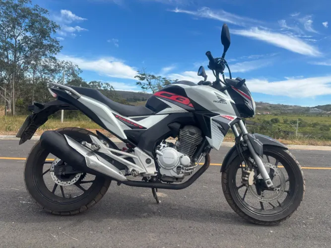 Vendo moto CB TWISTER 250