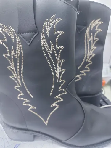 Bota feminina bordada