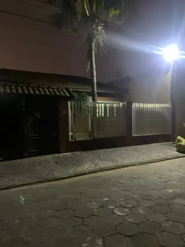 Casa com Piscina em Itanhaem