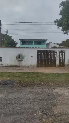 CASA 3 COMÔDOS E GARAGEM