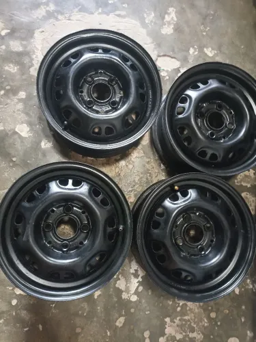 4 jantes aro 13 GM para gol Voyage entre outras