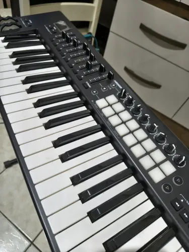 Teclado Controlador Novation mk2 Launchkey 61 teclas