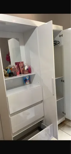 Guarda-Roupa Avelan Nice 2 Portas e 2 Gavetas com Espelho - Seminovo
