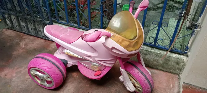 Vendo ou troco uma moto elétrica feminina
