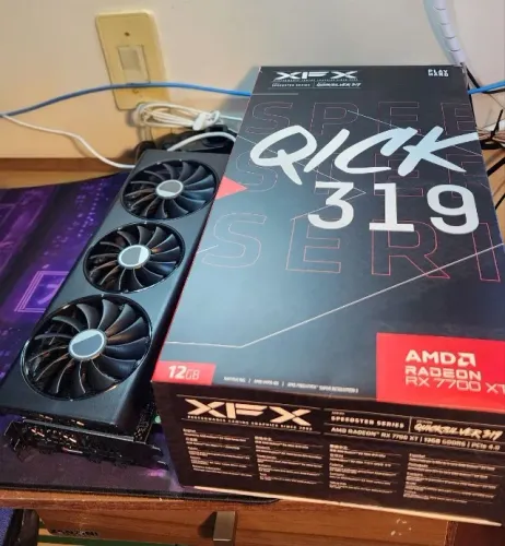 Placa de vídeo AMD RADEON RX 7700 XT 12 GB modelo qick 319 XFX.