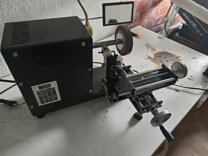 Máquina de afiar alicates de cutículas 