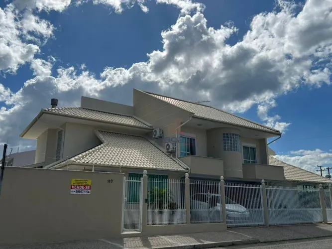 Casa com 3 dormitórios para alugar, 135 m² por R$ 13.069,58/mês - Pagani - Palhoça/SC